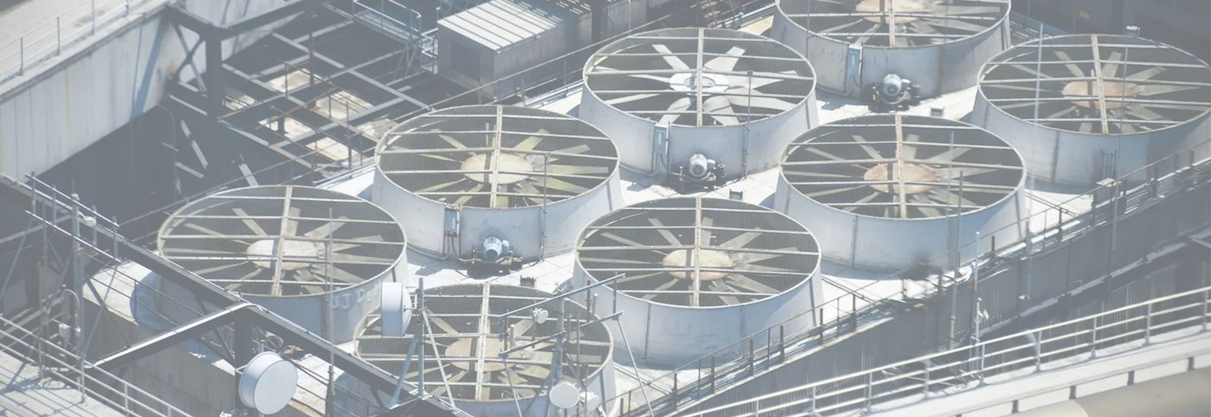 Equipos de climatización en una azotea